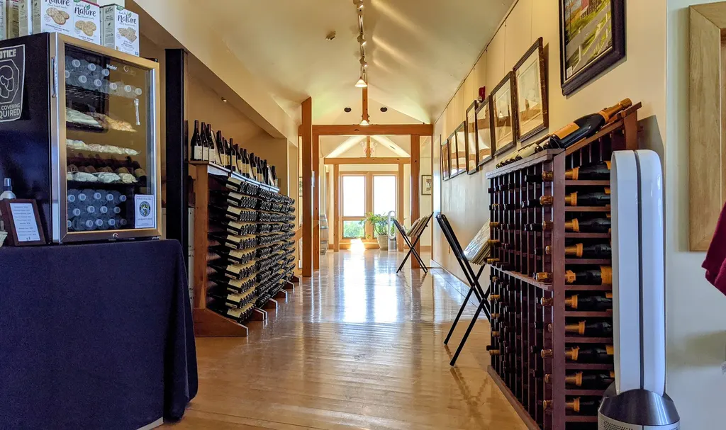 Lamoreaux Landing Wine Cellars photo 3