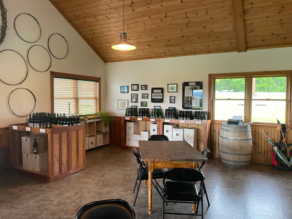 Hickory Hollow Wine Cellars photo 2